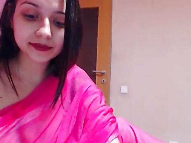 Indian webcam cutie showing her tits