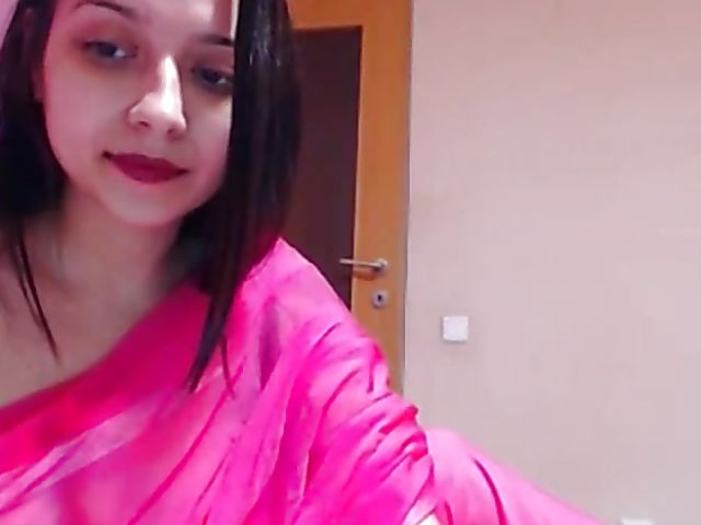 Indian webcam cutie showing her tits