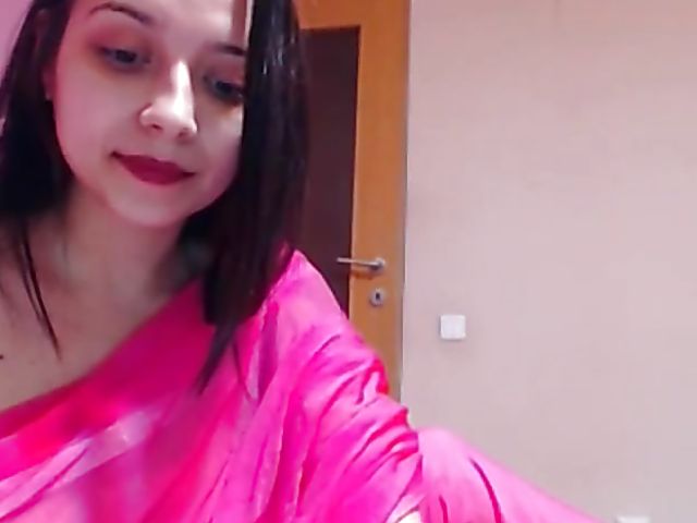 Indian webcam cutie showing her tits