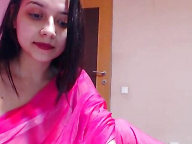 Indian webcam cutie showing her tits