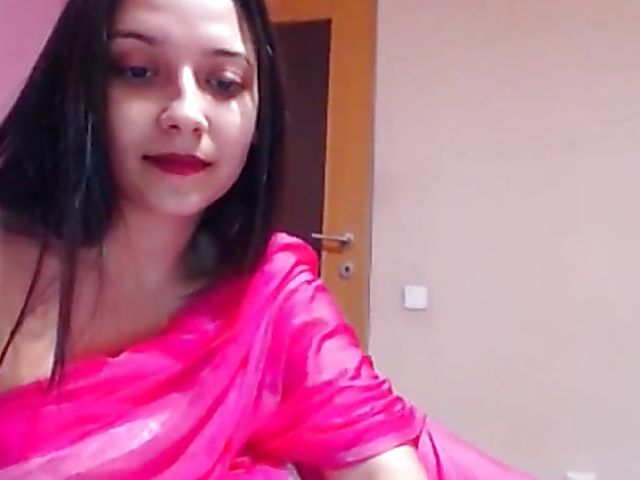 Indian webcam cutie showing her tits