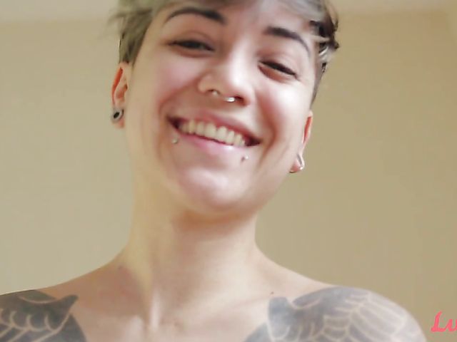 Tattooed alt girl fucking with her boyfriend