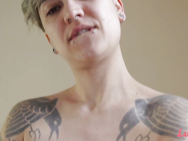 Tattooed alt girl fucking with her boyfriend