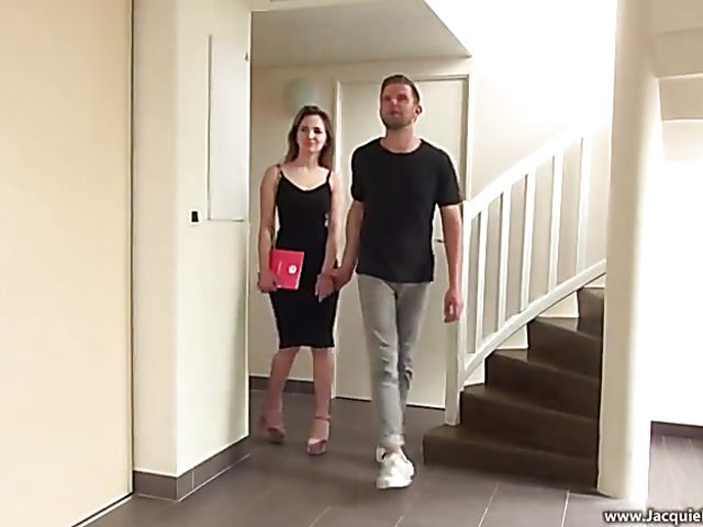 Beautiful amateur Karina gets nailed by a lucky dude