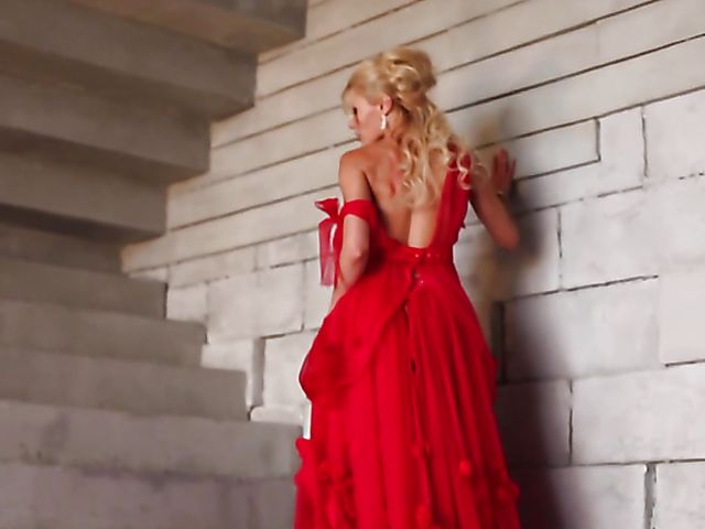 Babe in red Kitana Lure loves doing it with her anal toy
