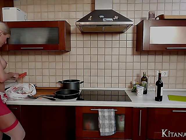 Big tits pornstar Kitana Lure cooking topless