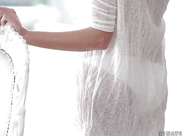 European babe gets a fuck in the morning