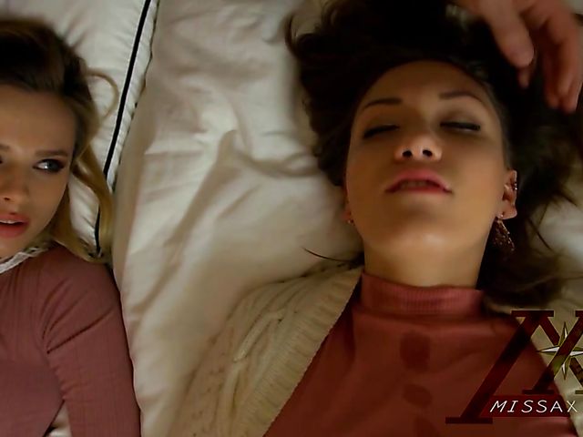 Jillian Janson and Riley Mae got dicks