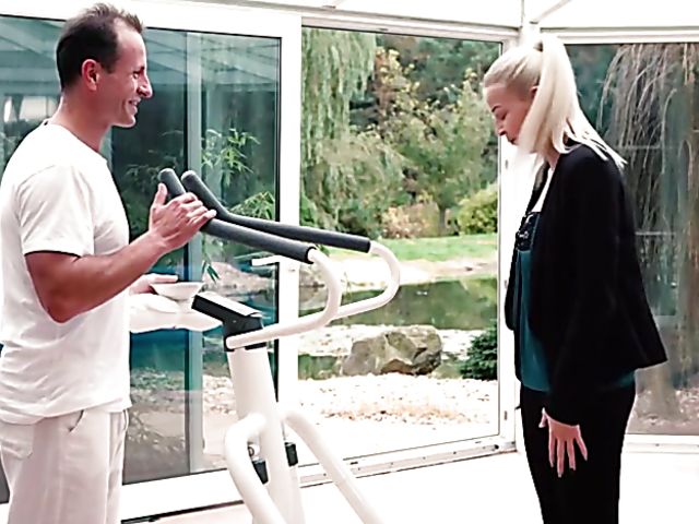 Karol Lilien - Hardcore fuck with her fitness instructor