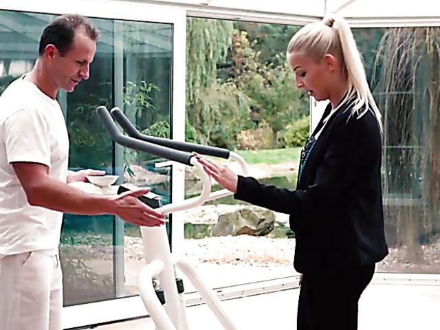 Karol Lilien - Hardcore fuck with her fitness instructor