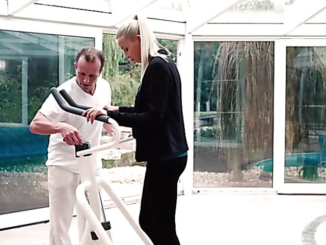 Karol Lilien - Hardcore fuck with her fitness instructor