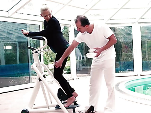 Karol Lilien - Hardcore fuck with her fitness instructor