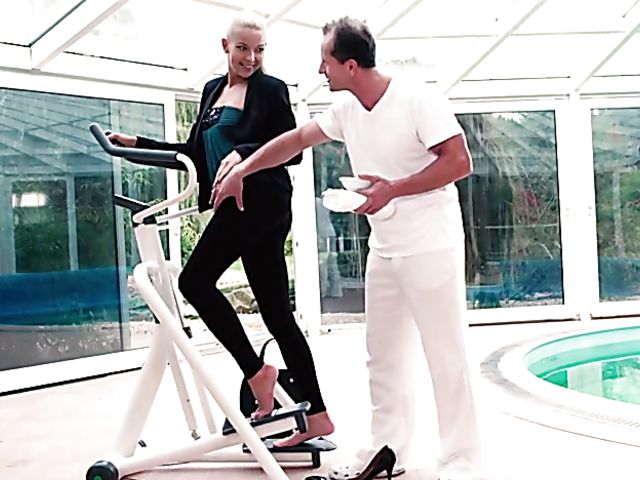 Karol Lilien - Hardcore fuck with her fitness instructor