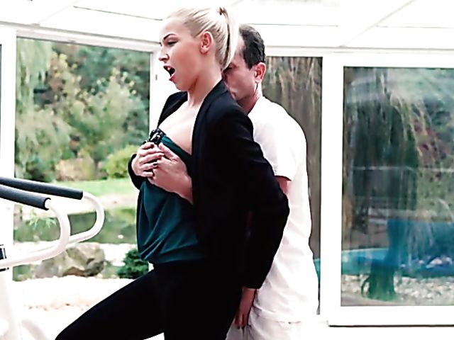 Karol Lilien - Hardcore fuck with her fitness instructor