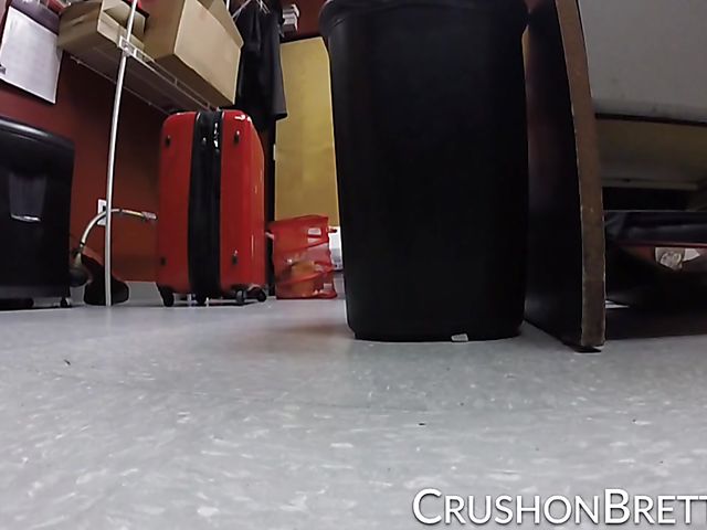 Big tits Brett Rossi behind the scenes in Philadelphia