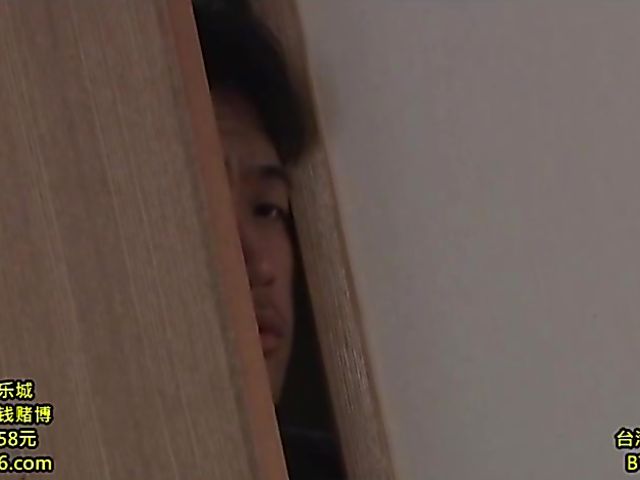 Skinny Japanese lady gets down and dirty