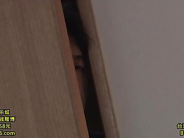 Skinny Japanese lady gets down and dirty