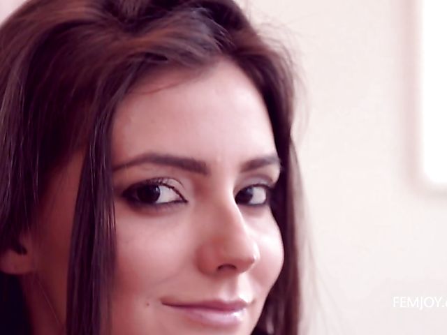 Nude model Rene Star shows off her amazing body