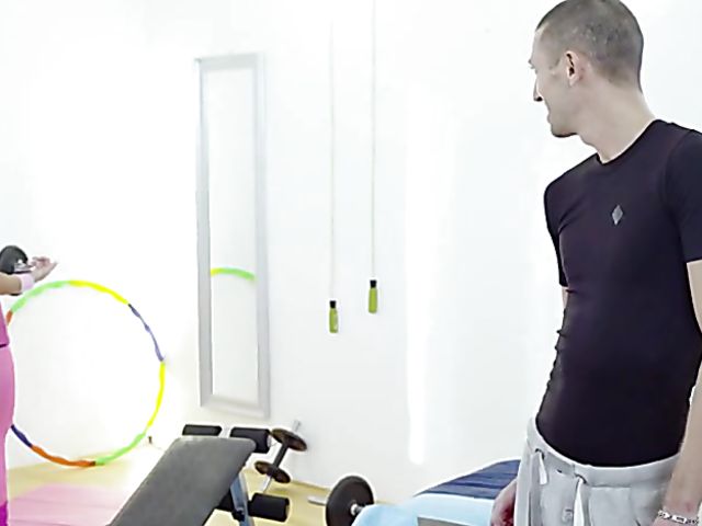 Czech fitness babe Naomi Bennet gets a fuck