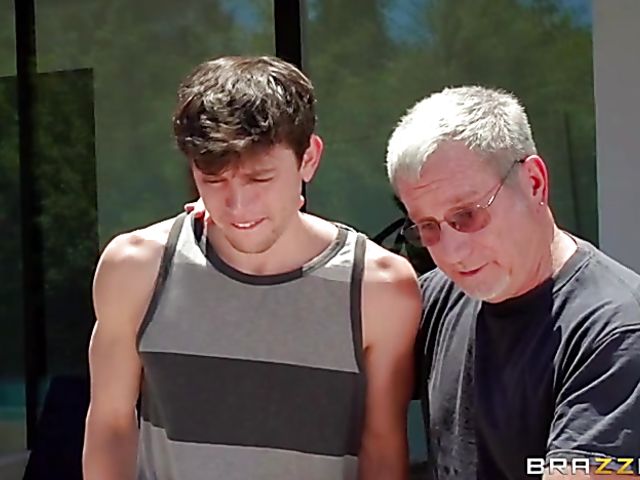 Dude fucks his dads girlfriend Rachel Starr by the pool