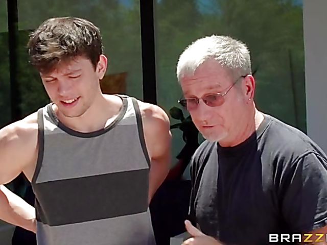 Dude fucks his dads girlfriend Rachel Starr by the pool