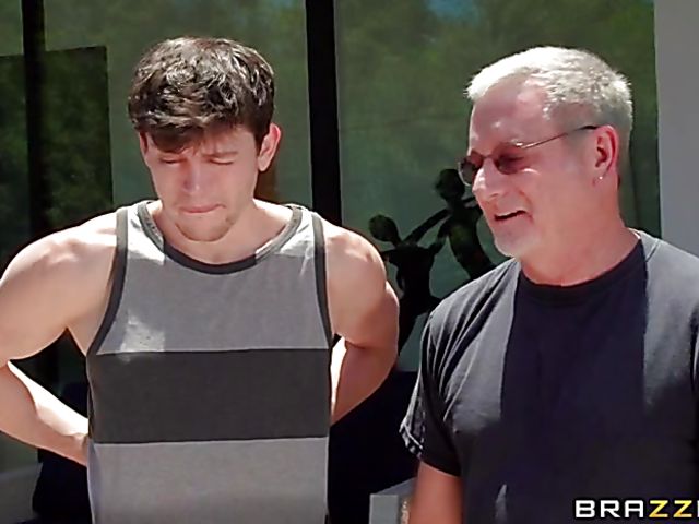 Dude fucks his dads girlfriend Rachel Starr by the pool