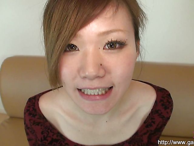 Skinny Japanese lass gets her bald pussy hammered