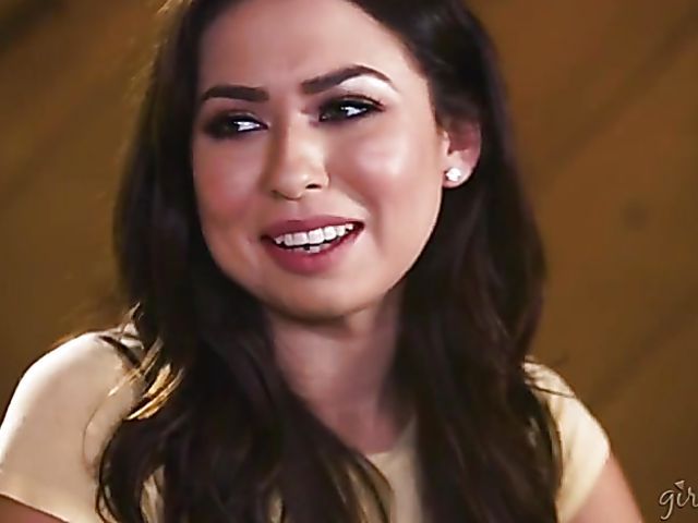 Lesbian best friends make each other squirt