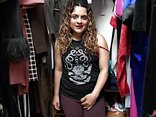 38-year-old hairy mom Drew Jones fingering