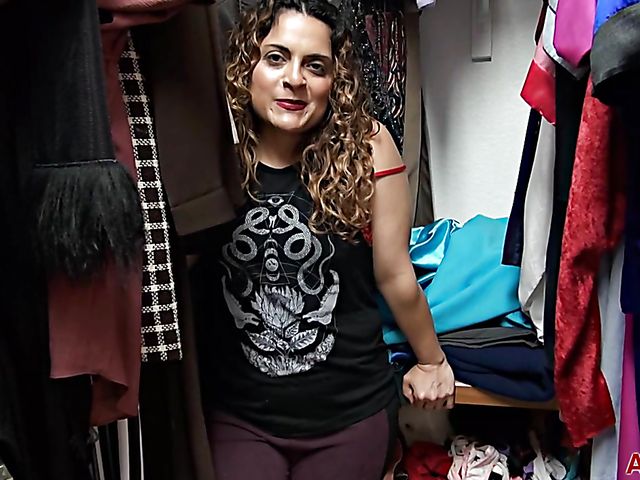 38-year-old hairy mom Drew Jones fingering