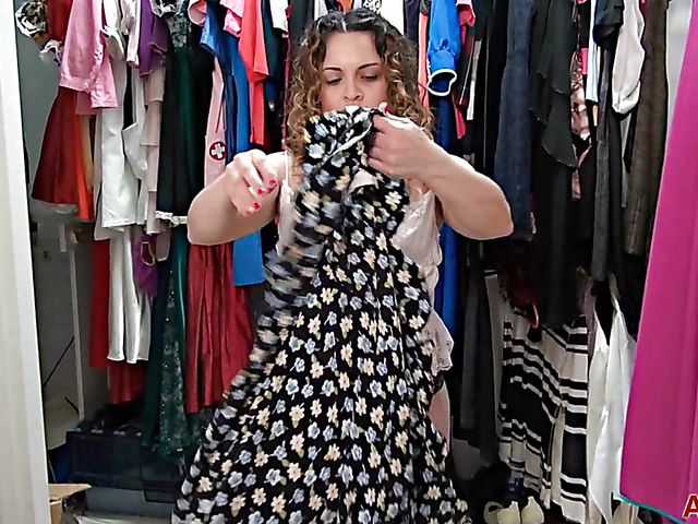 38-year-old hairy mom Drew Jones fingering