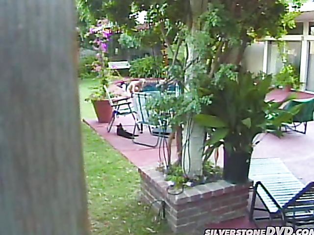 Hot babe gets a fuck in the garden