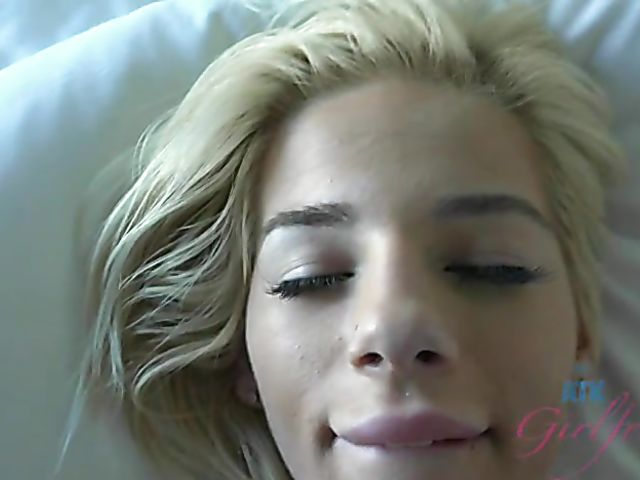 Hot girlfriend Bella Rose gets dicked in the morning