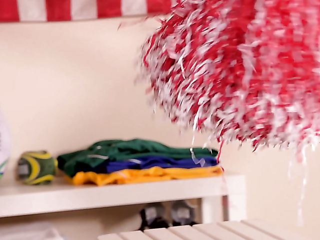 Cheerleader blow job in the locker room