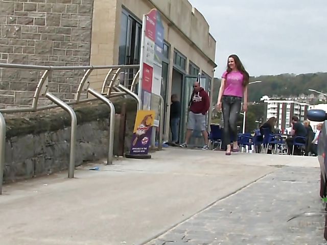 Hairy masturbation addict Valentina Ross