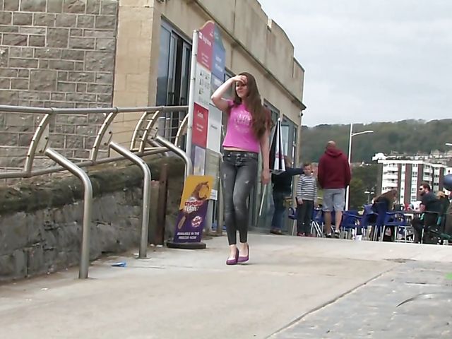 Hairy masturbation addict Valentina Ross