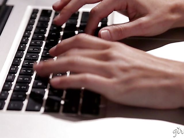 Lesbian massage Riley Reid will never forget