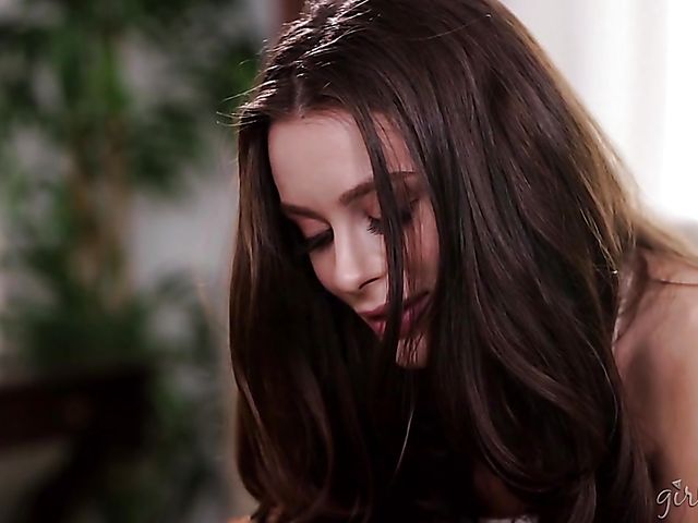 Lesbian massage Riley Reid will never forget