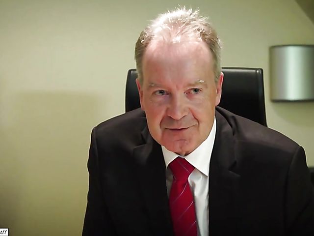 Rebecca Volpetti and Angie Lee in old and young threesome