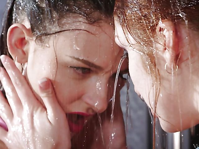 Kira Zen and Michelle H lesbian shower