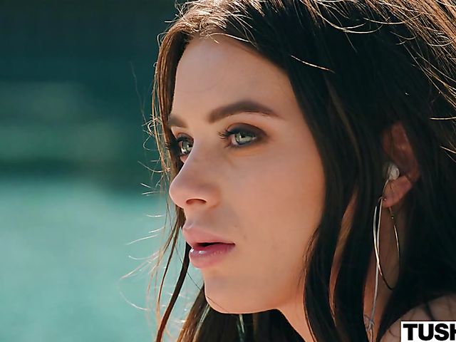 Young sweetie Lana Rhoades gets ass fucked
