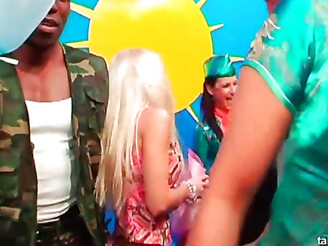 Sex party with a lot of dick sucking