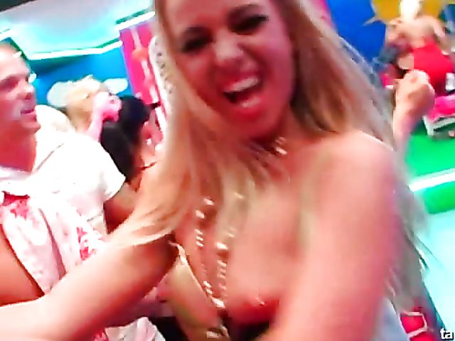 Sex party with a lot of dick sucking