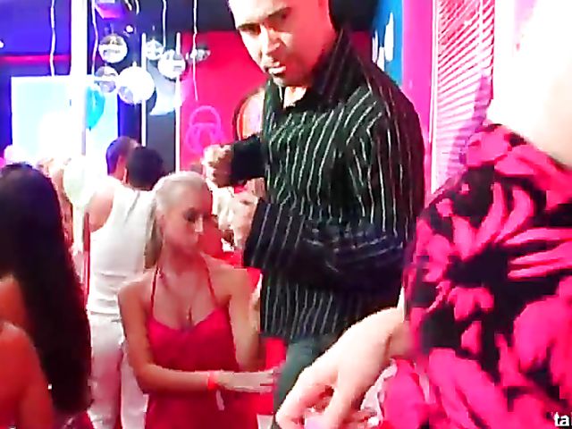 Sex party with a lot of dick sucking