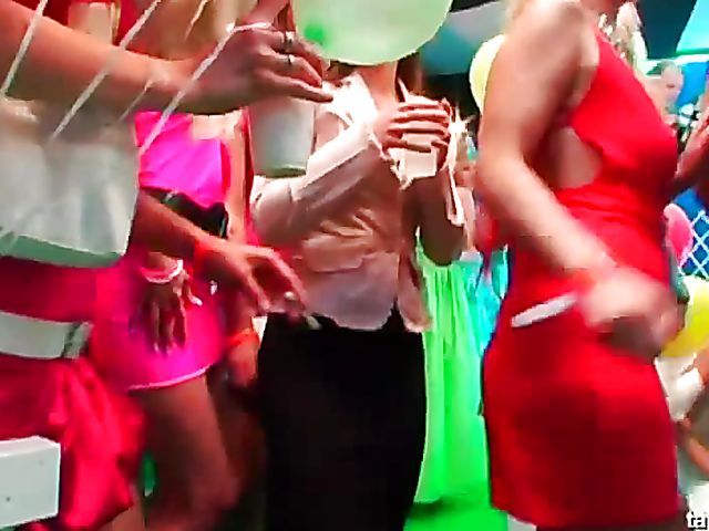 Sex party with a lot of dick sucking