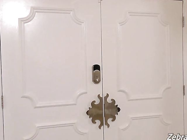 Interracial lesbian threesome with blonde Aaliyah Love