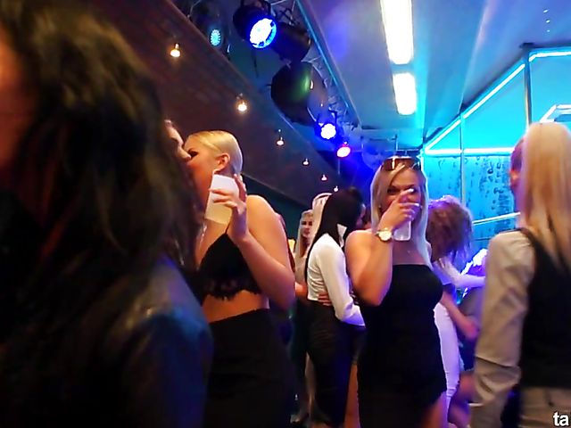 Drunk lesbians go wild at the disco