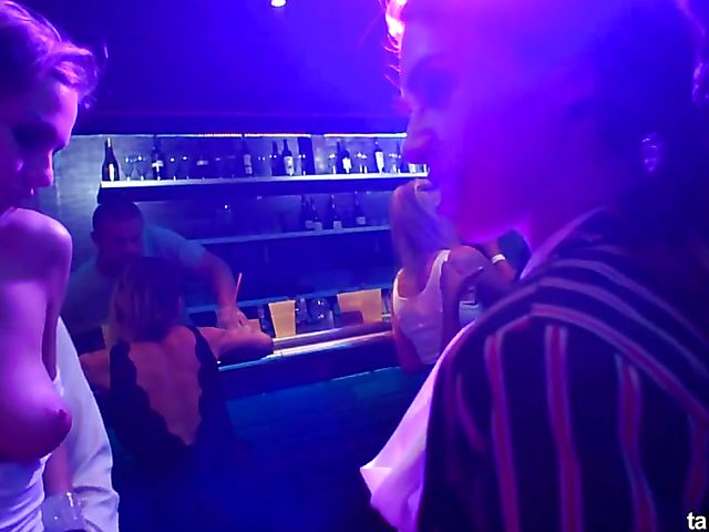 Drunk lesbians go wild at the disco