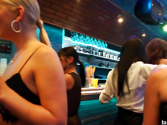 Drunk lesbians go wild at the disco