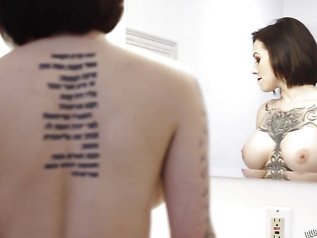 Shaved head girl Harlow Harrison gets double penetrated